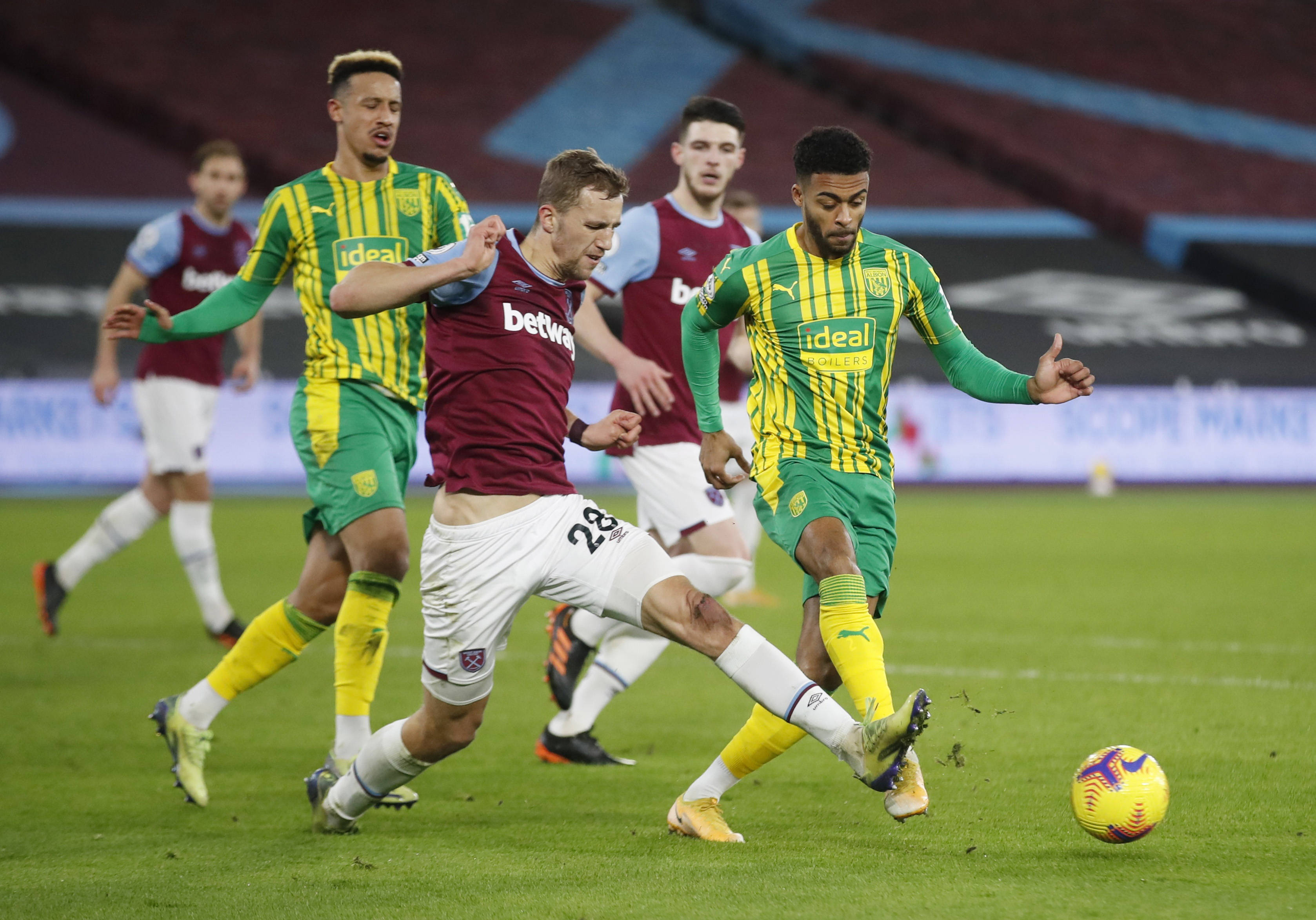 进行权力的 进行权力的